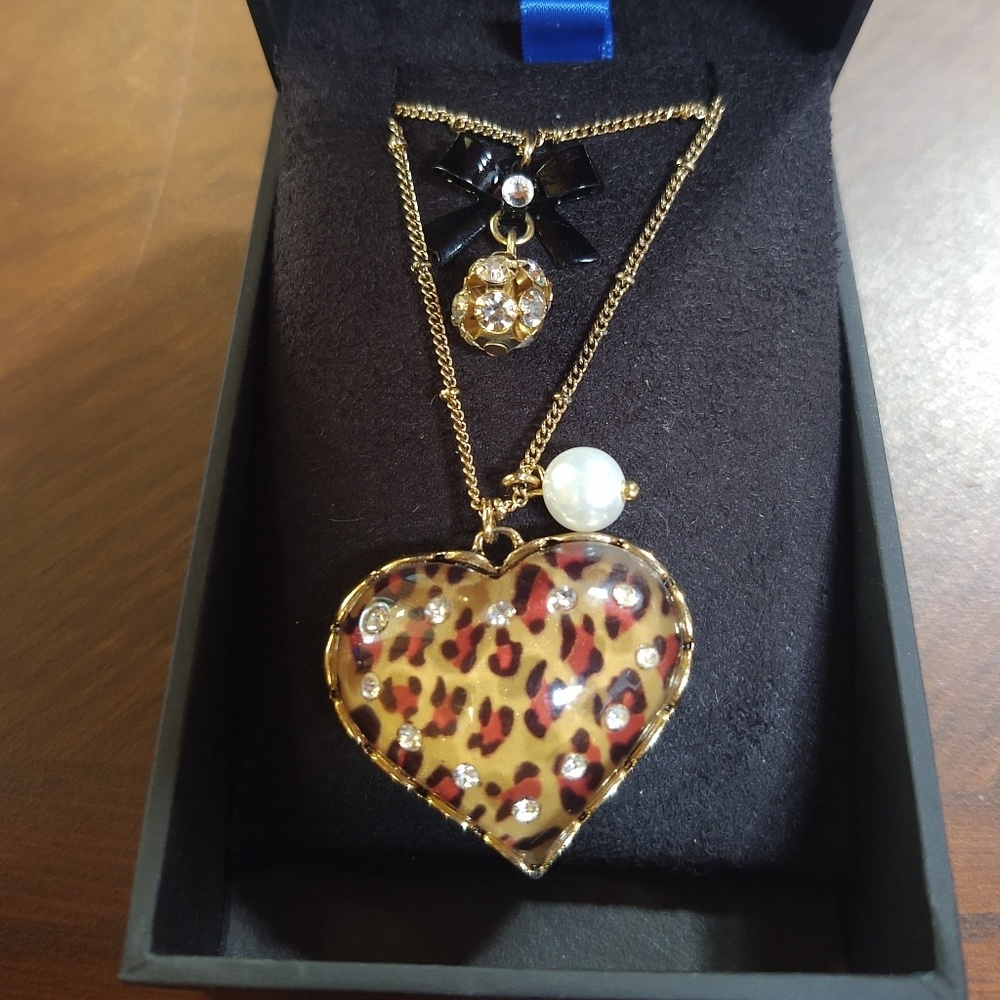 NIB Betsey Johnson leopard heart double necklace